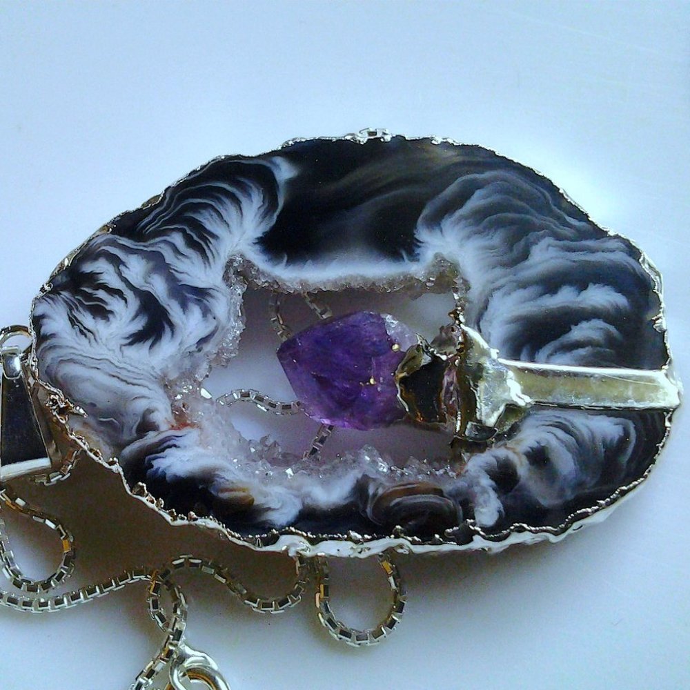 AGATE SLICE PENDANT NECKLACE